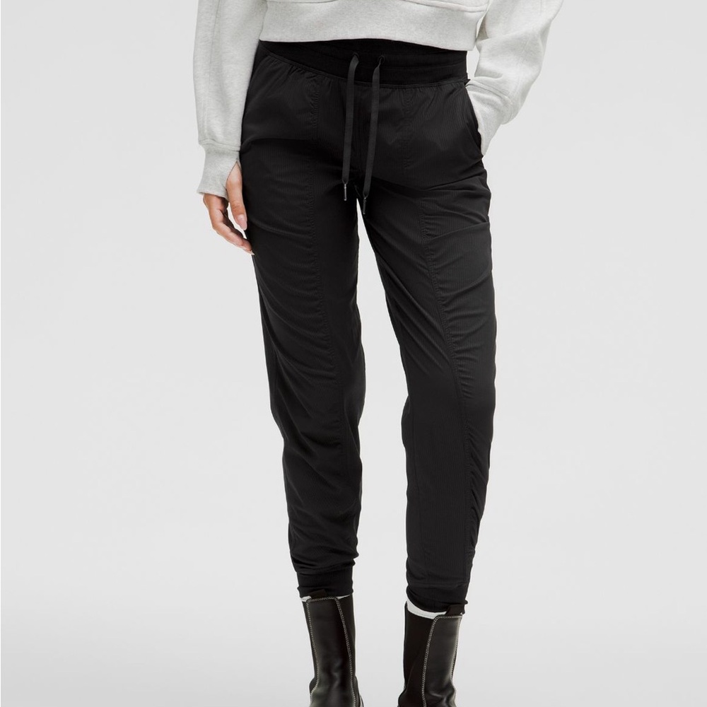 Lululemon Size 8 Dance Studio Mid-Rise Jogger
Full Length